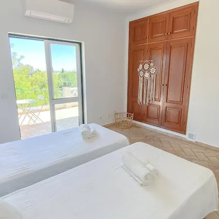 Casa Madeira - Moradia Espacosa Com Piscina, Um Paraiso As Familias *