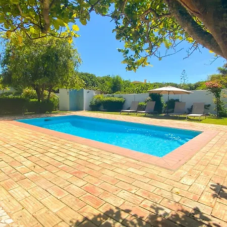 Casa Madeira - Moradia Espacosa Com Piscina, Um Paraiso As Familias Villa Lagos