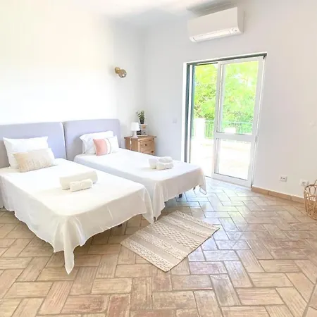 Casa Madeira - Moradia Espacosa Com Piscina, Um Paraiso As Familias Villa Lagos
